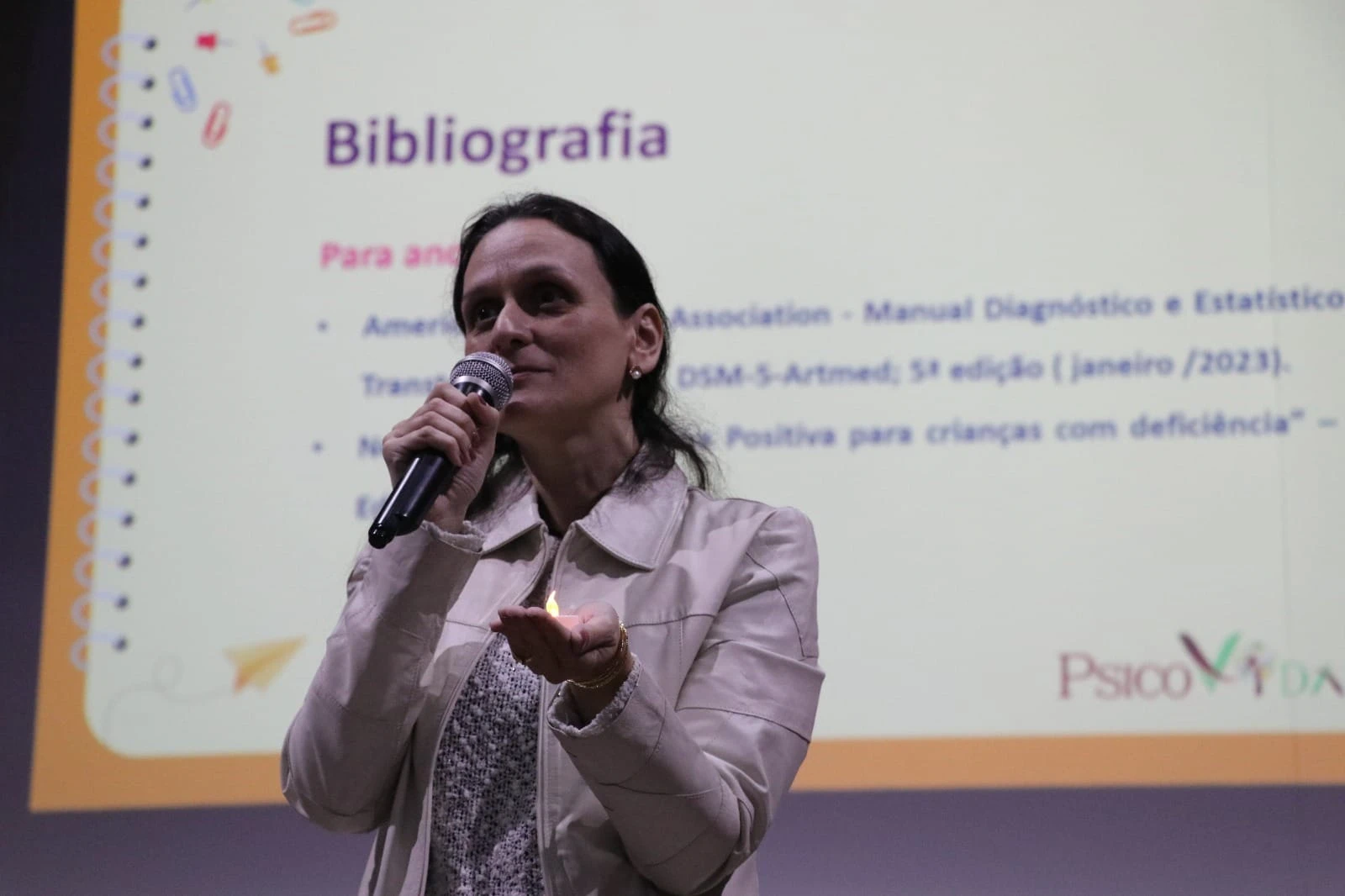 Psicóloga Aline Silva Palestrando